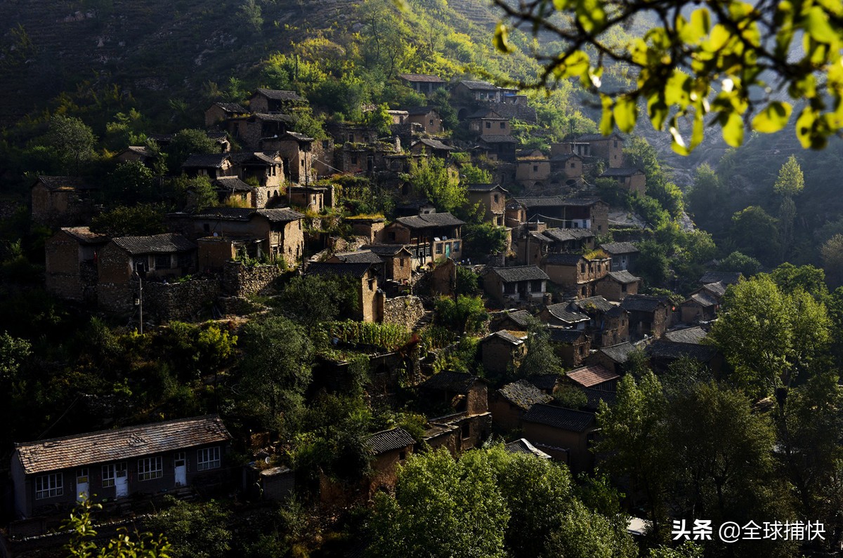 深山里的古村,深山的古朴村寨