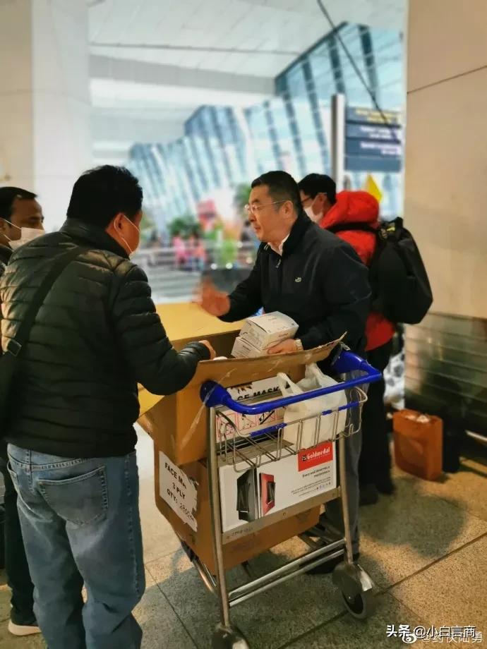 《我不是药神》原型陈勇自费去印度运回3000个口罩！你就是药神