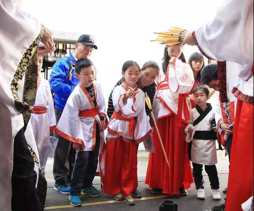 中秋爆惠！新会碧桂园549元=2大2小自助早晚餐+烤羊腿+西游儿童剧