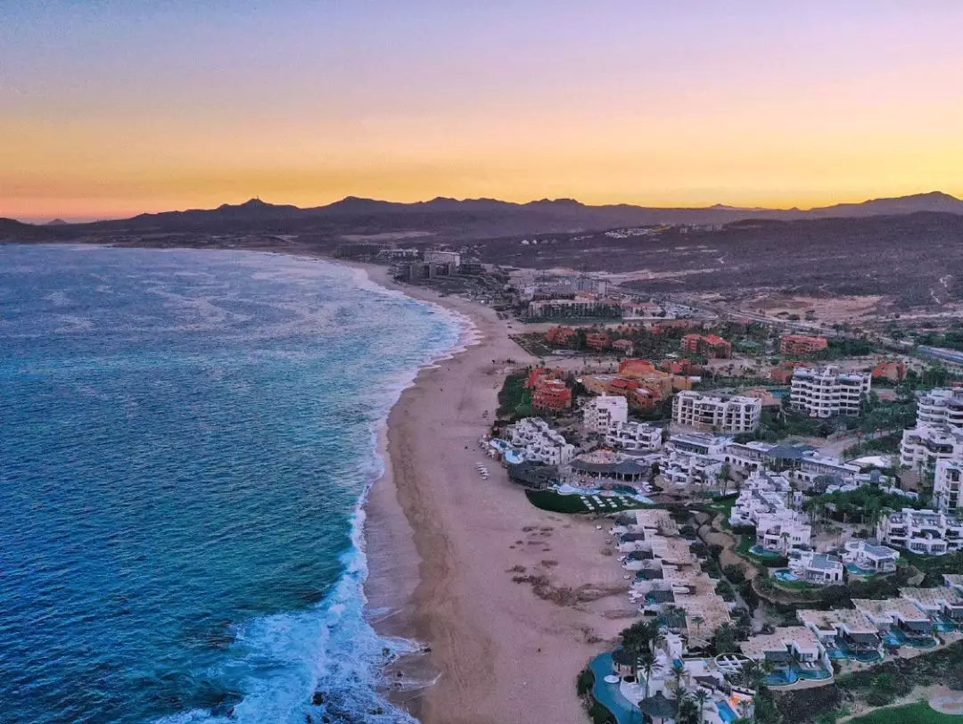 rihanna只靠副业微商赚6个亿,rihanna副业赚多少钱