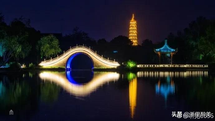 湖光秋月两相和古诗,湖光秋月两相和的诗意