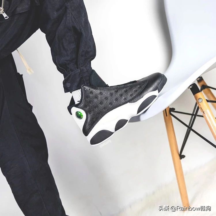 玫瑰金丝绸、反转熊猫还有黑丝绸？一月份待发售的鞋款狠货不少