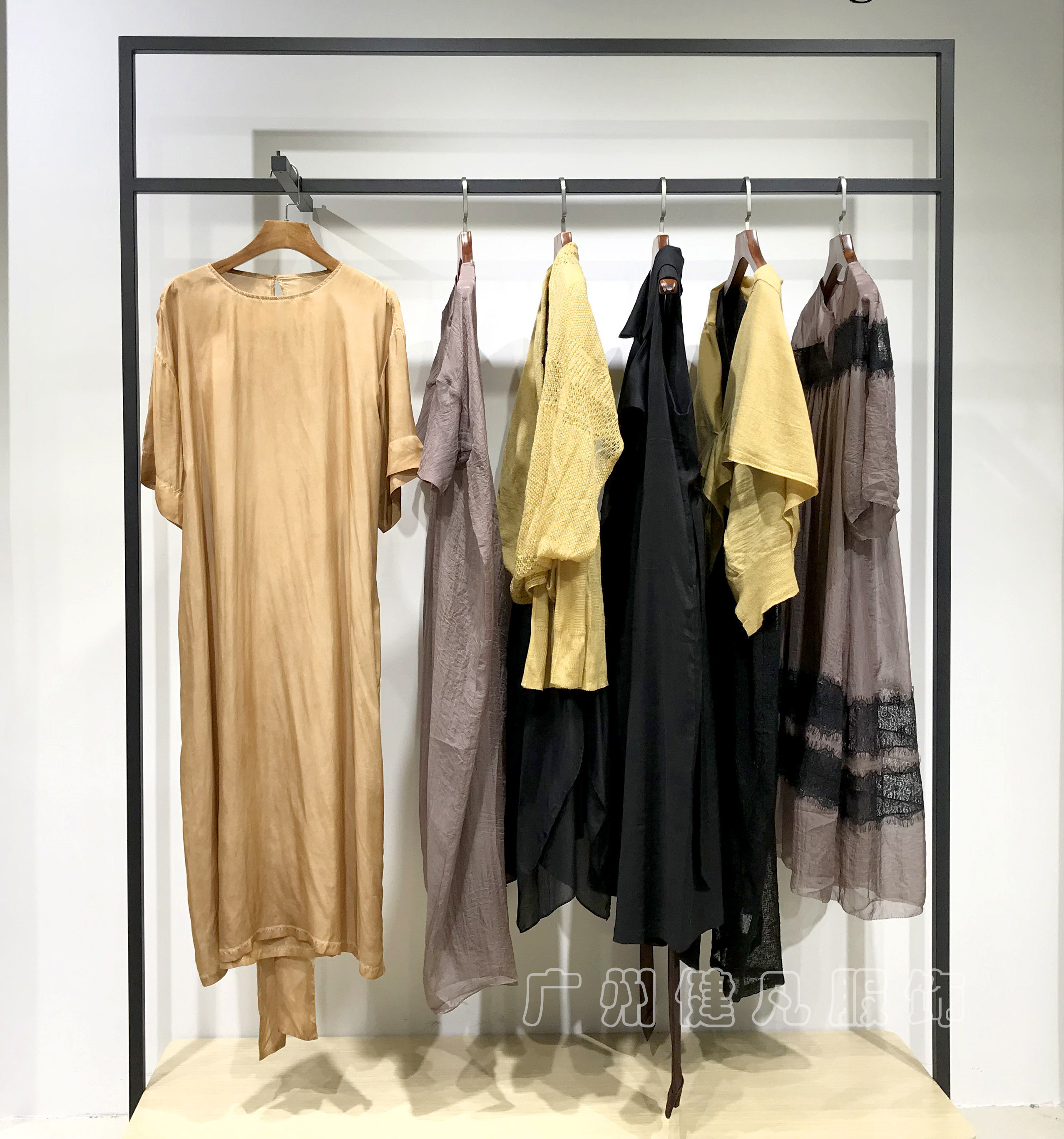 品牌女装折扣女装加盟,女装品牌加盟实体店零库存中高档