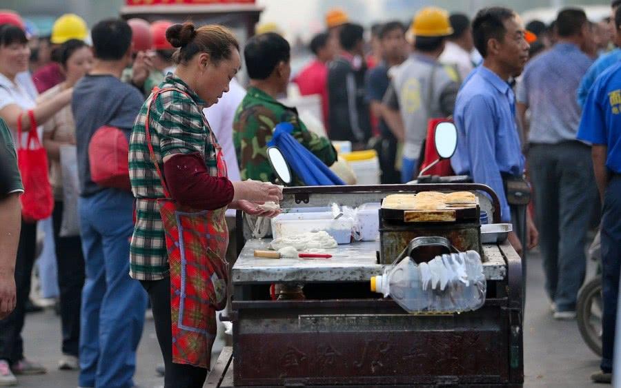 工作8000小时,工作8小时月薪一万轻松的工作