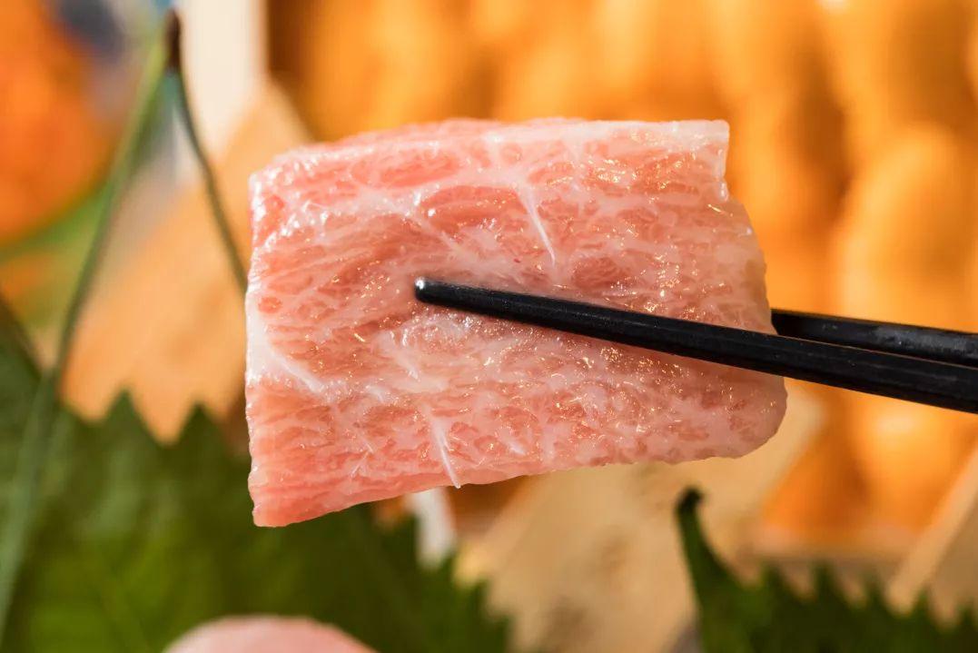 日式酒场大哥大出来营业了，凌晨3点还被小仙女围观