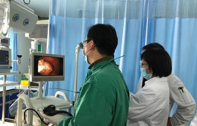 男子吃柿子胃部结石,广西男子吃柿子得胃结石