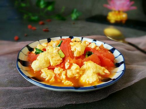 如何让西红柿炒蛋更好吃,西红柿炒蛋怎么做才美味