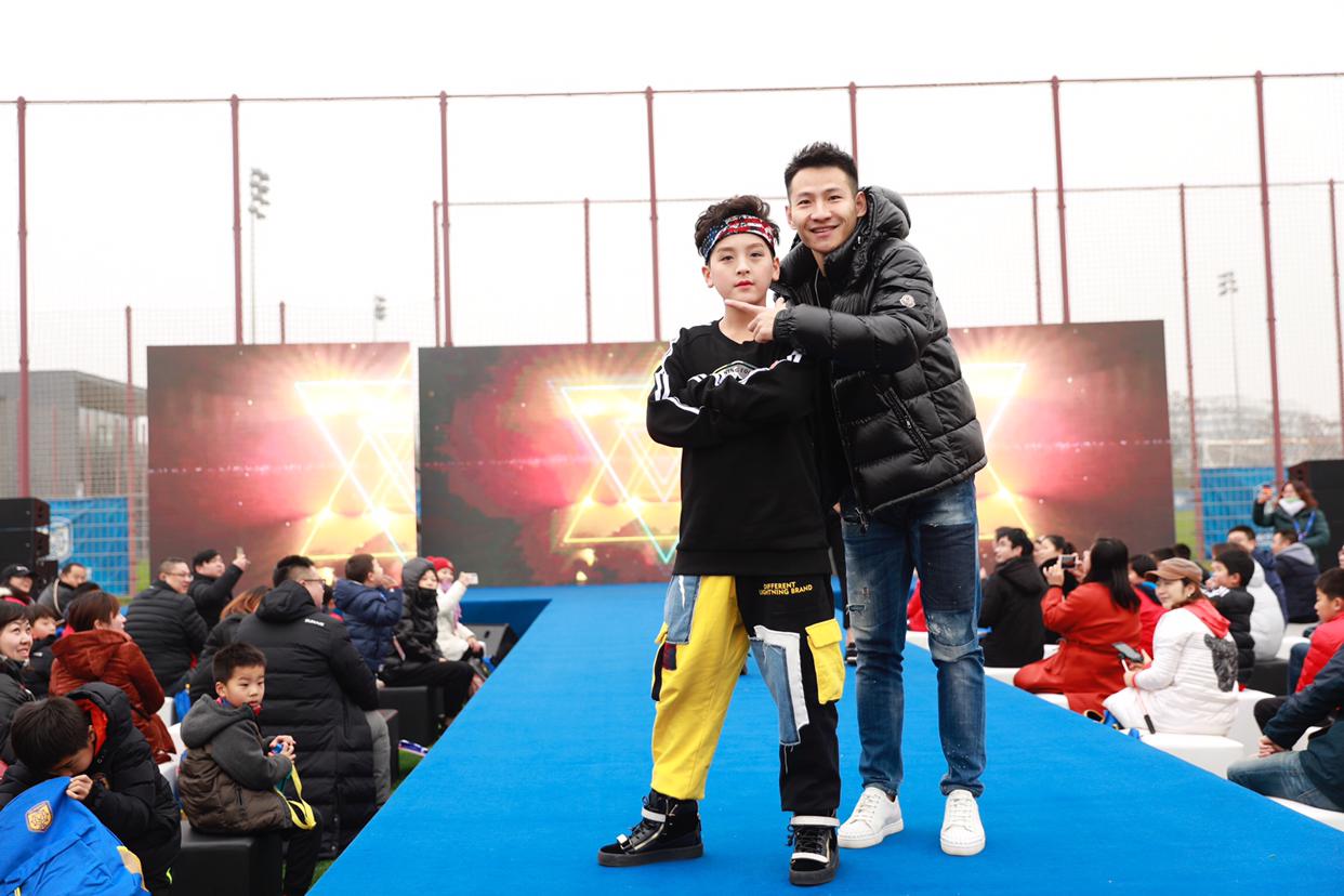 苏宁新苗计划现场抽新年愿望杨笑天助孩子们圆梦