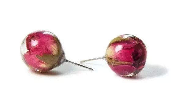 她31岁放弃北漂,回归自然,用枯枝败叶,打造了一个梦幻森林