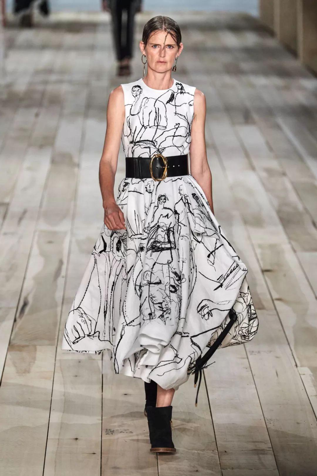 哪些衣服不贵又很高级|不看这波，出关时妹妹会输哦～