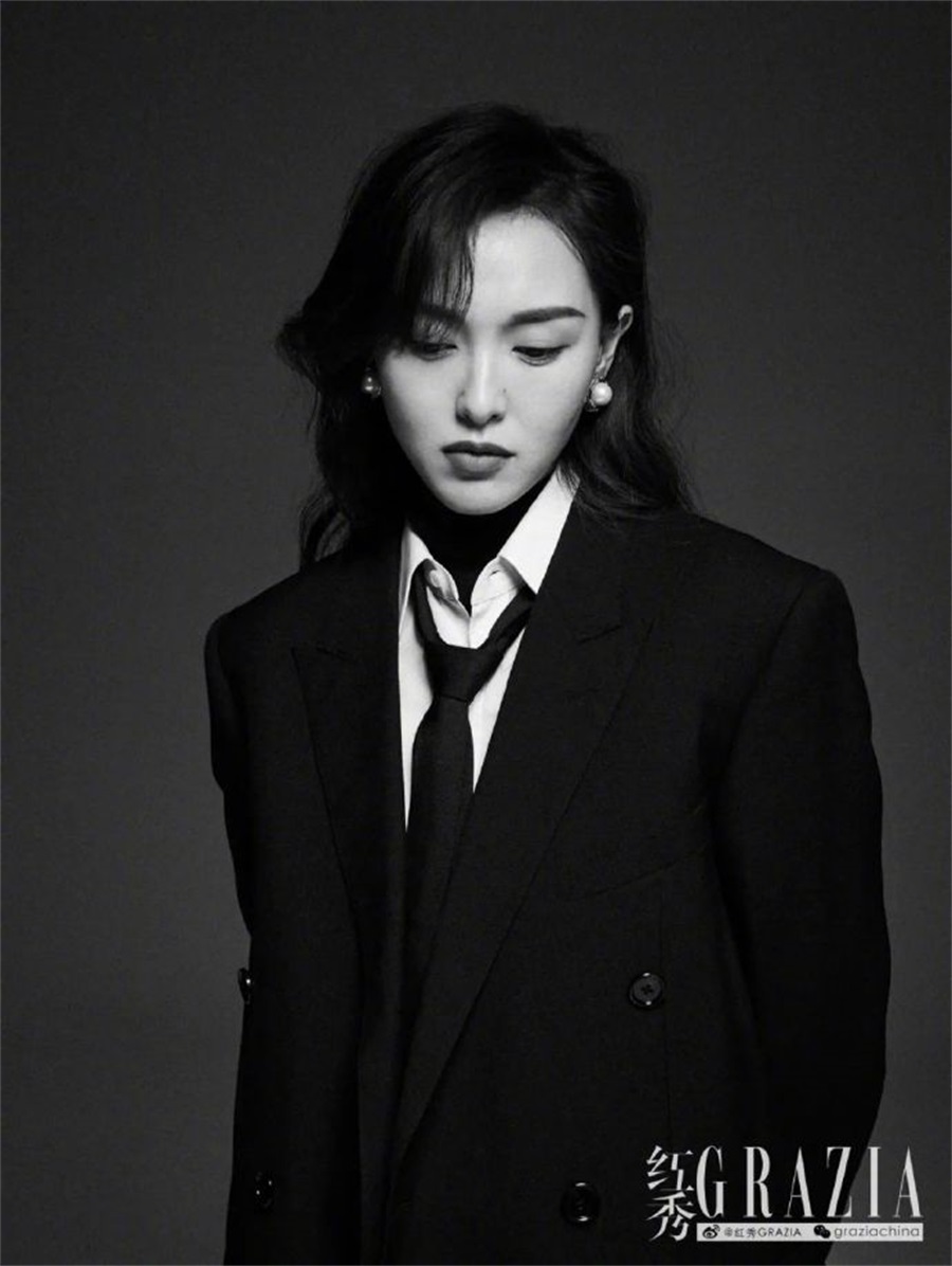 唐嫣粉色西装造型气场全开,难怪35岁的唐嫣穿衣风格惊艳