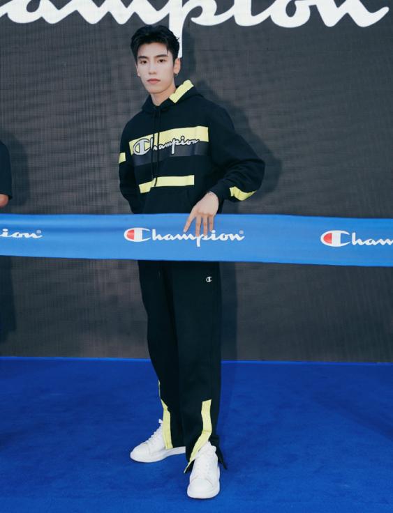 生图杀手王子异品牌官宣不断,红气养人是真的