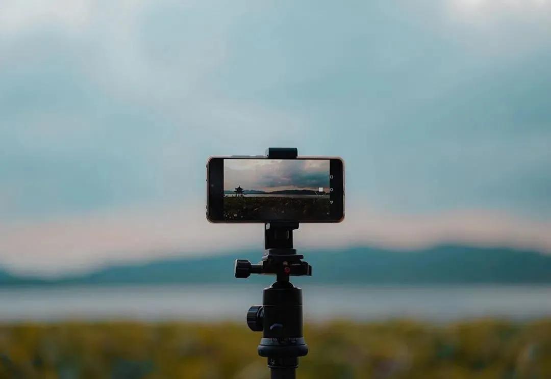 苹果手机夜晚如何拍出高清照片,手机拍产品照片怎么拍出高级感