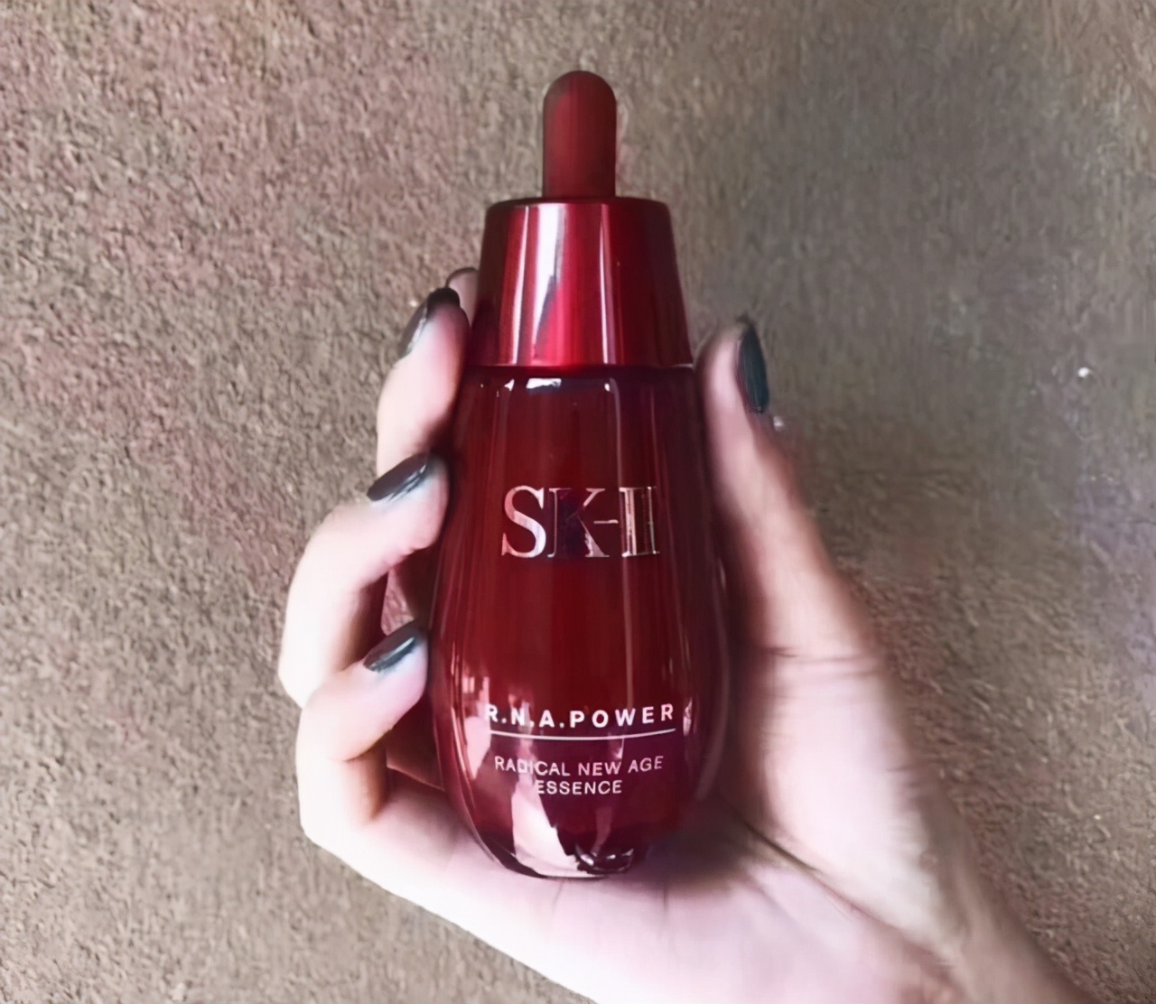 补水抗皱纹用哪个品牌的精华液好,淡斑淡化细纹修复皮肤精华液推荐