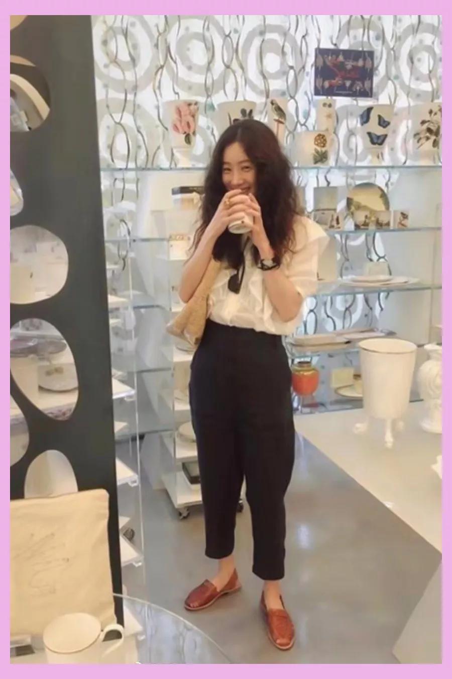 郑丽媛穿搭晒图，被小卷毛圈粉，这样的韩国小姐姐请给我一沓