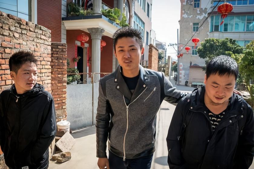 中国农村的光棍问题怎么解决,农村光棍何去何从