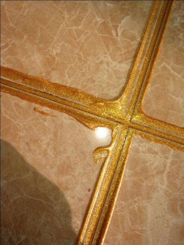 德高美缝剂白色时间久了会变色吗,臻可耐美缝剂时间久会变色发黑吗