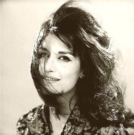 巴勒斯坦姑娘翻唱埃及金曲《我的故乡啊真美丽》