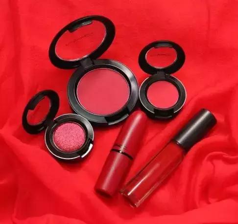 看完国际大牌”猪年限定款“，求求你们放过猪吧……