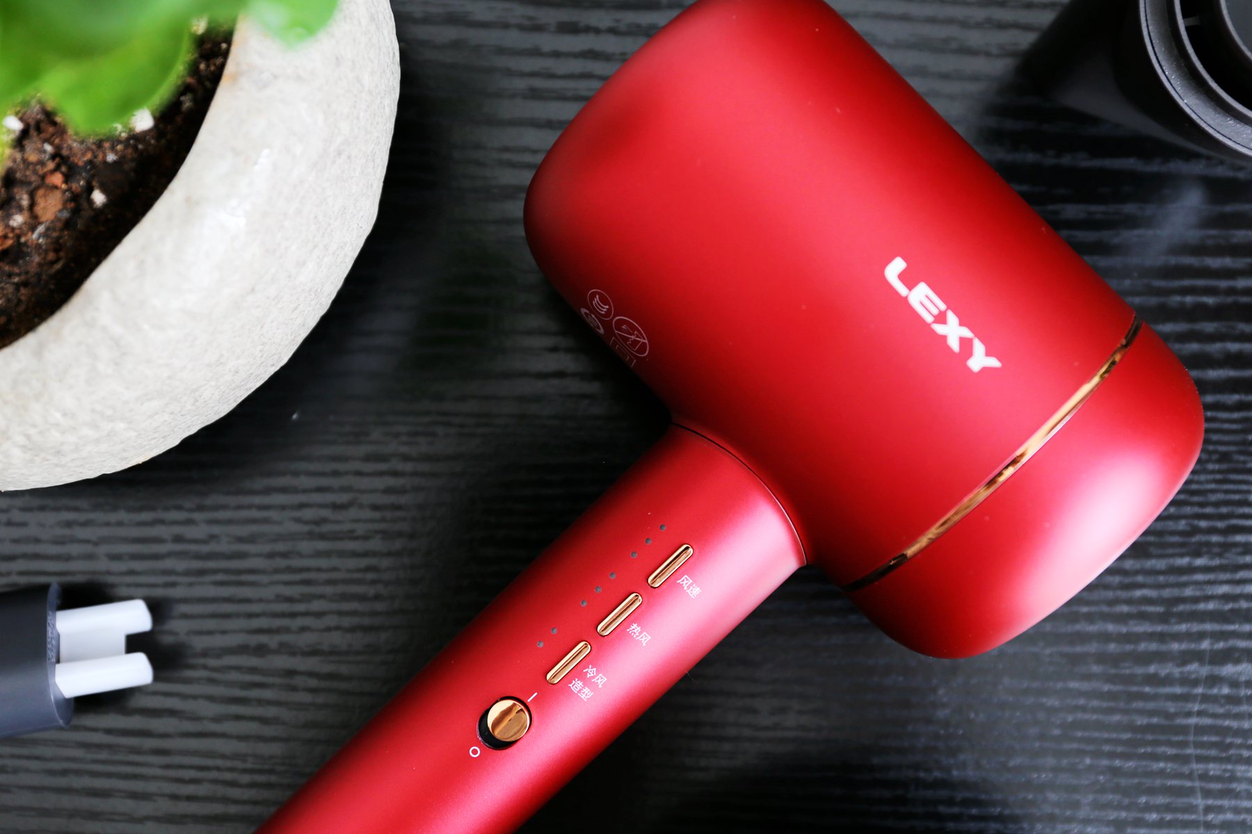 戴森dyson supersonic 吹风机hd08 (戴森吹风机和莱克涡扇吹风机对比)