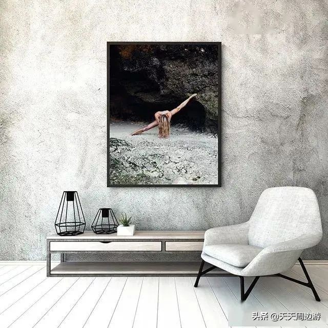 她在世界各地拍下裸照,吸引了8000万的粉丝,却没有一张是色情的