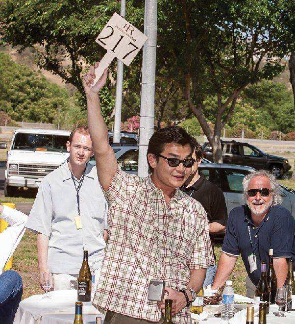 印度籍华人，伪装成富二代，卖假酒给外国人，被罚款2800万