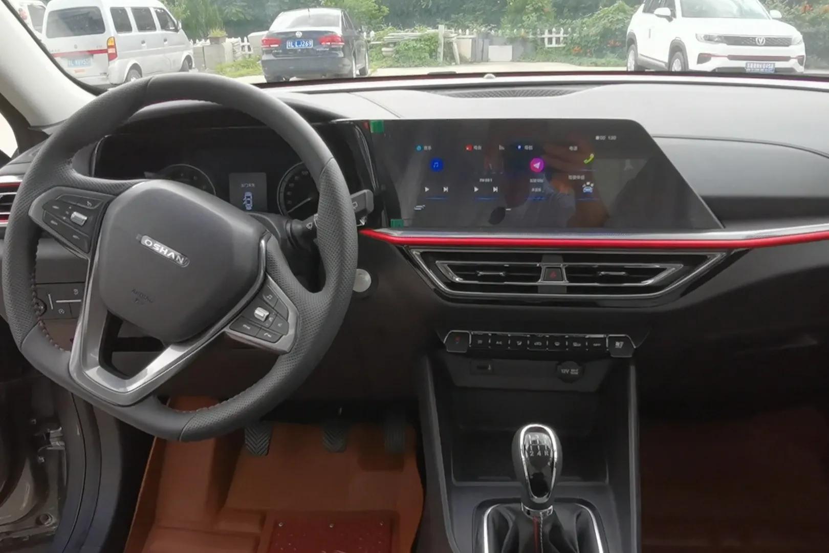 长安欧尚x5与哈弗m6哪个好,长安欧尚x5和哈弗m6谁更值得入手