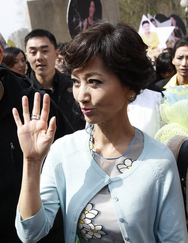 吴宣仪烤瓷牙怎么做,吴宣仪的整牙前