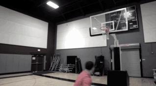 如何防住高个子的三步上篮,小个子好用的过人连招