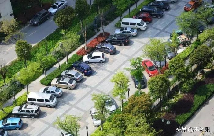 开车出去找停车位怎么办,市内开车怎么找停车位