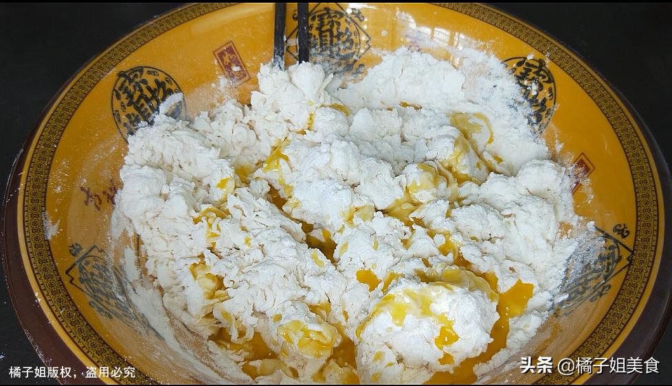 油炸饺子烩着吃,饺子皮油炸酥脆做法