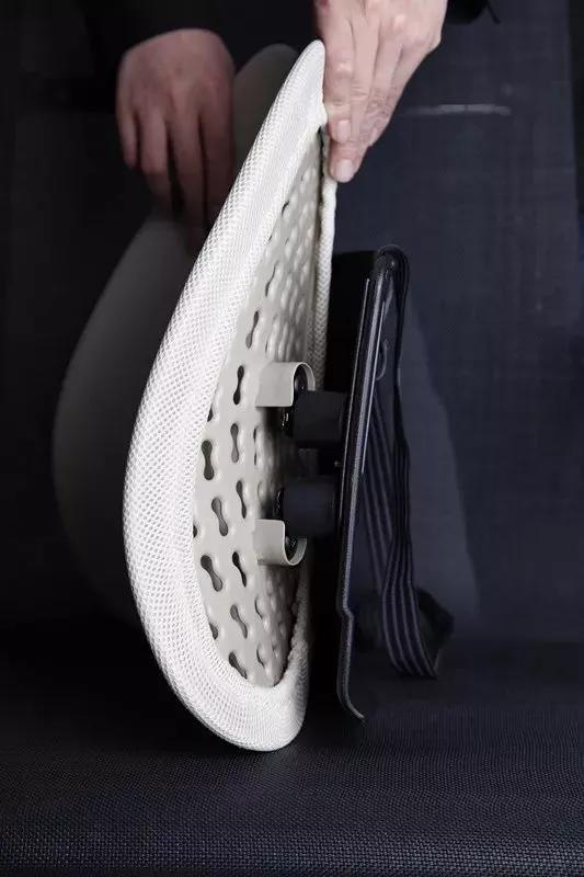 德国变态黑科技靠垫，两侧怀抱设计，分散体压，使脊椎不受压迫