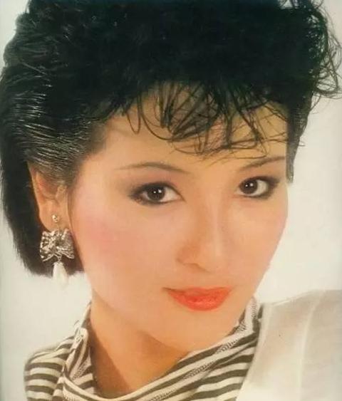 狄波拉潇洒情史，为谢贤甩美国富豪，离婚后嫁小11岁男人收获爱情