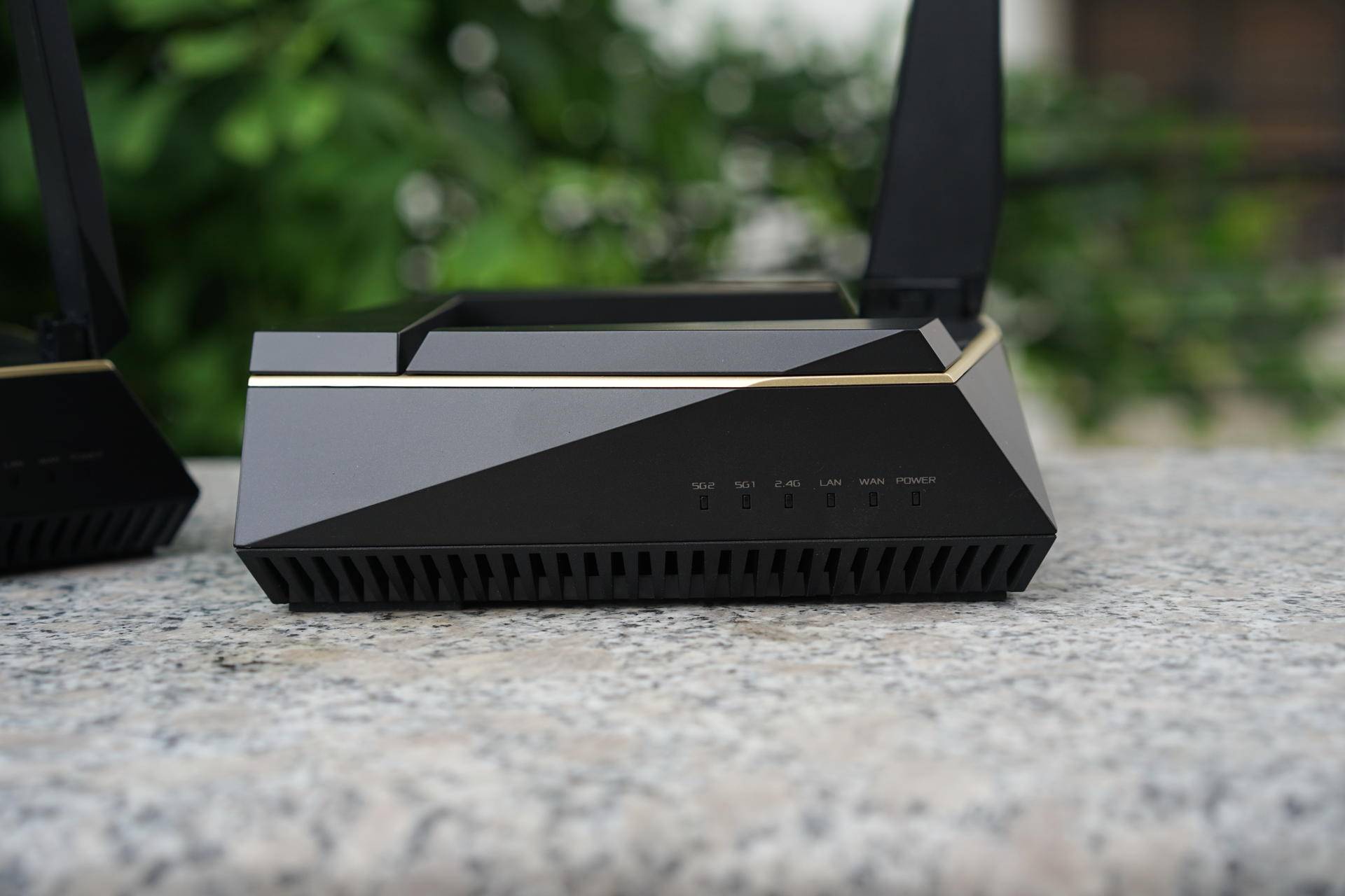 华硕rt-ax68u路由器穿墙性能,华硕ax92u路由器评测