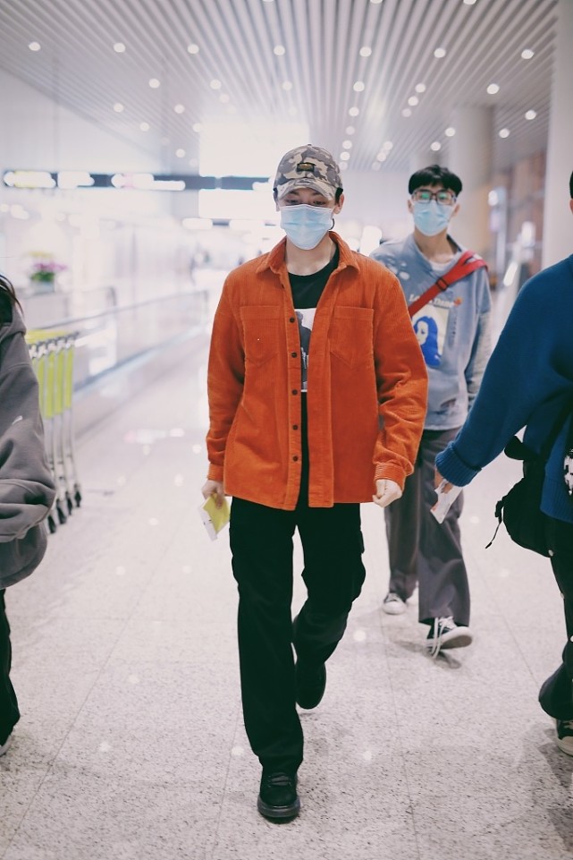 侯明昊全身皮衣穿搭,侯明昊同款羊羔毛