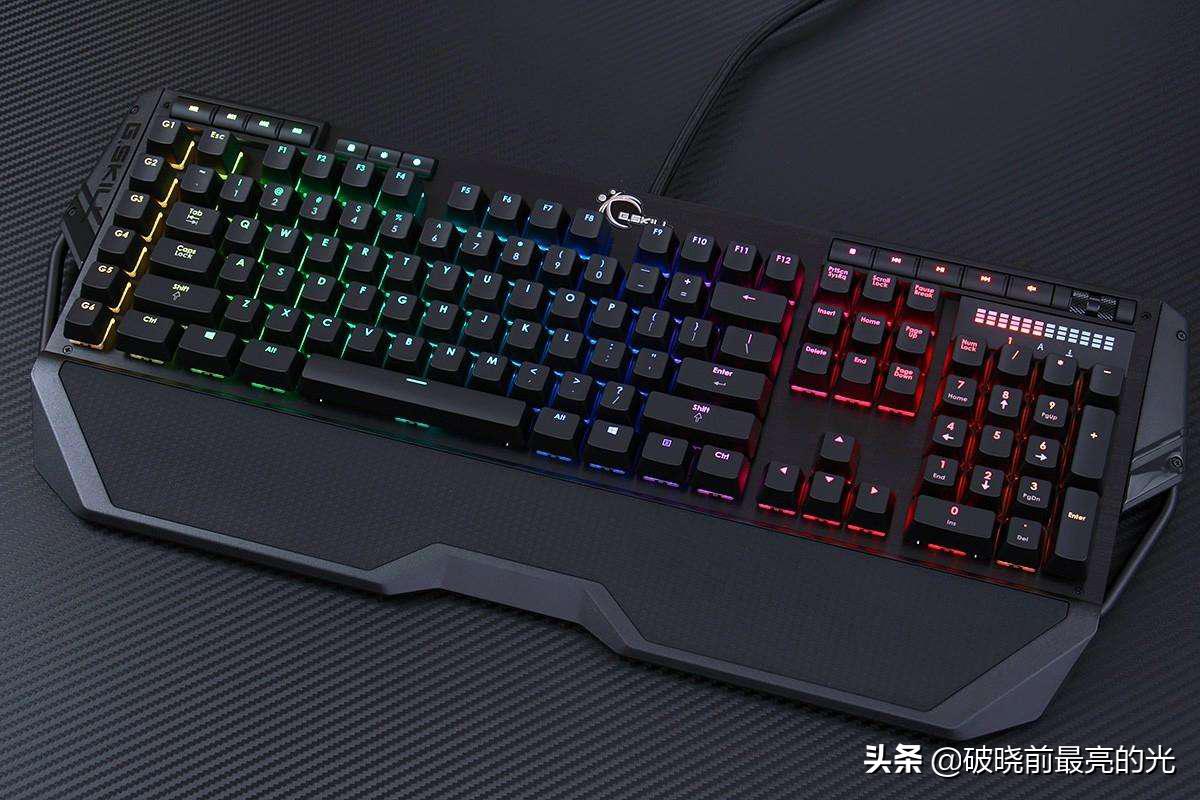 现在主流游戏鼠标键盘耳机,平民游戏键盘鼠标耳机套装推荐