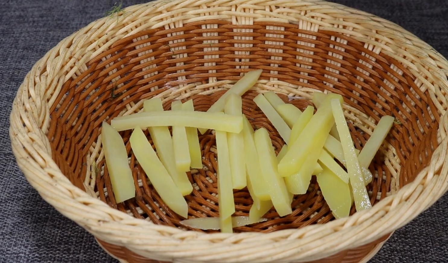 肯德基薯条最正确的制作方法,肯德基薯条是怎样制作的