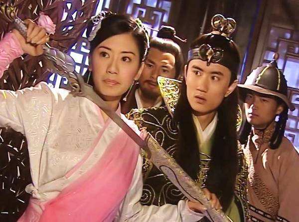 倚天剑比青釭剑厉害,倚天剑屠龙刀的秘密被揭开