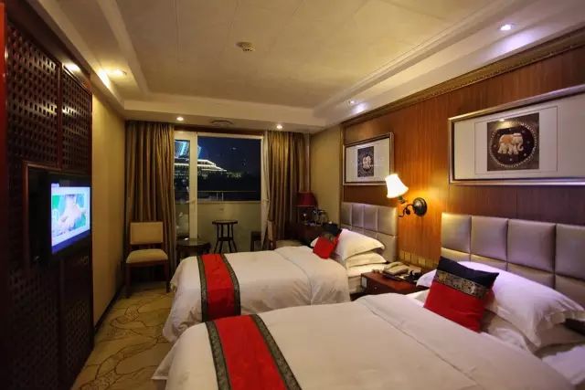 日本防疫钻石公主号邮轮,日本钻石公主号邮轮海上漂多久