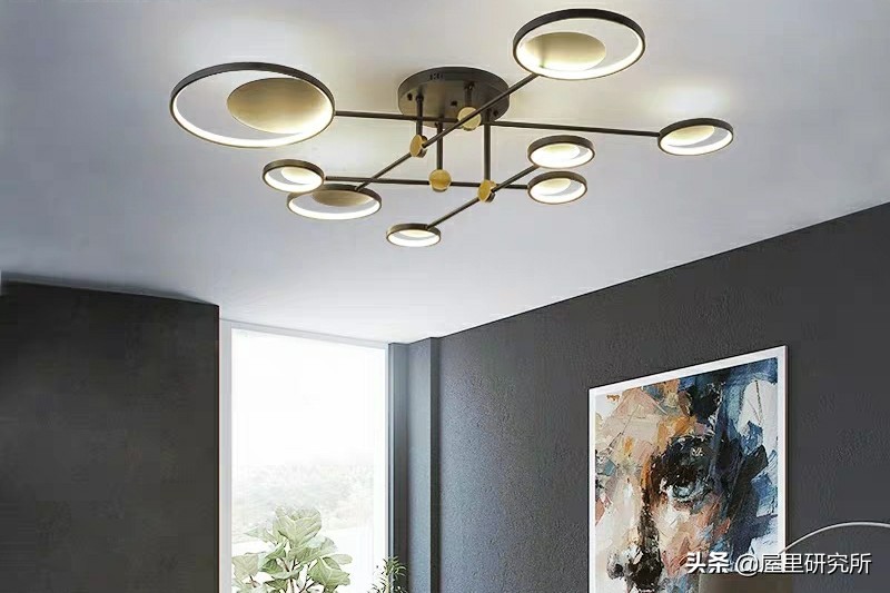 什么客厅吸顶灯好看又有高级感,简约风格的客厅适合用什么吸顶灯
