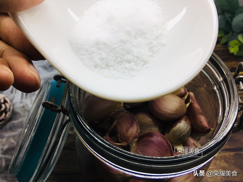 库存大蒜怎样发芽,大蒜刚出土价格不好怎样储存