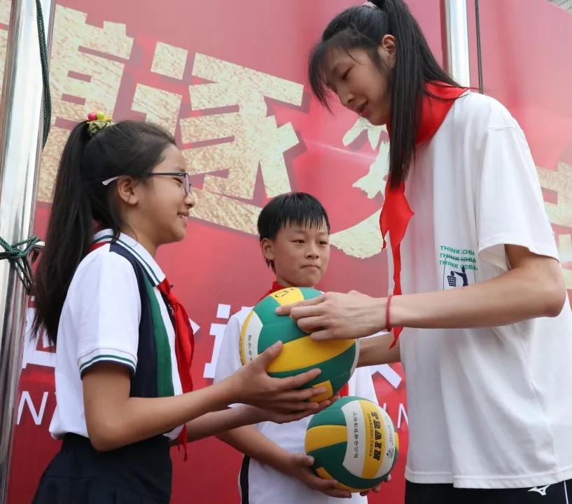 川港小学吴梦洁,川港小学吴梦洁回母校