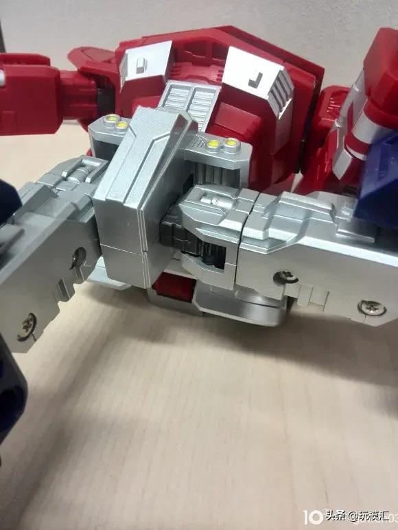 擎天柱电影版ls03玩具,03岁的玩具