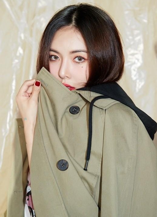 韩国女明星金泫雅粉色裙子跳舞,金泫雅冬日穿搭