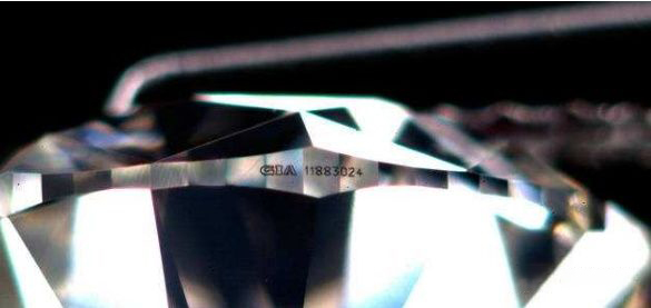 品牌钻戒和定制钻戒,怎么定制属于自己独一无二的钻戒