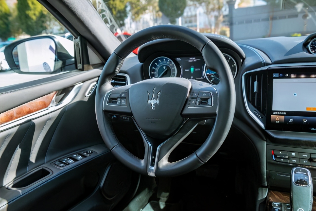 玛莎拉蒂ghibli3.0t声浪sport模式,玛莎拉蒂granturismo2023款声浪