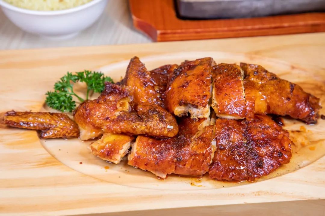 当着客人的面“玩火”？卓悦中心这家店喊你吃鸡