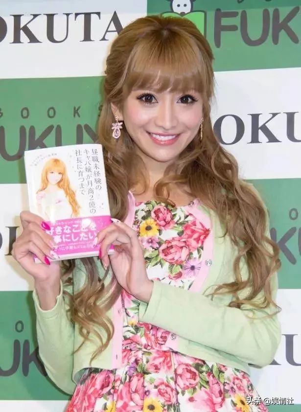 日本第一陪酒女引退!滴酒不沾却日赚1个亿,首相都被她征服