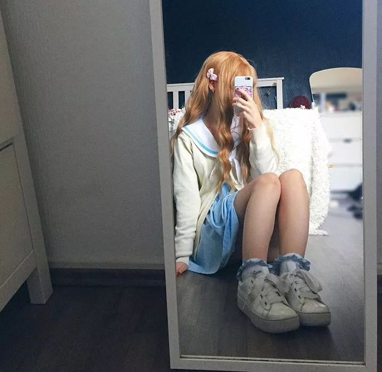 女孩酷似迪丽热巴!还是个日本JK制服爱好者