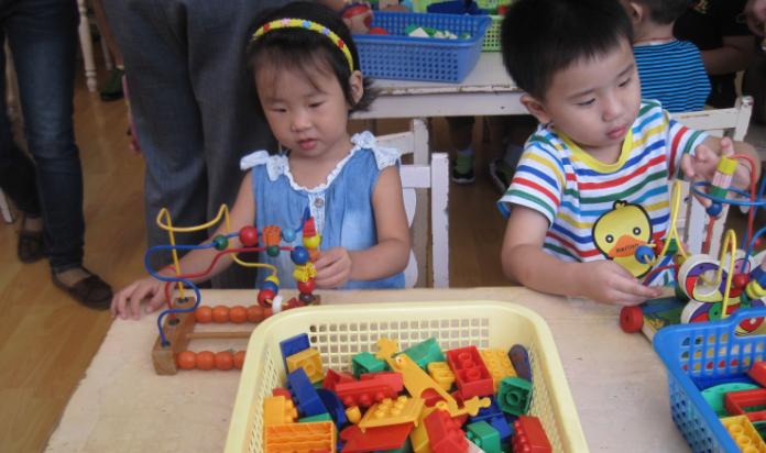 刚满两岁的宝宝上幼儿园合适吗,孩子几岁上幼儿园和一年级
